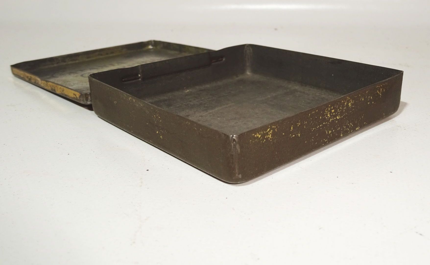 Catania Cigaretten Müller Zigarettenfabrik Dresden Blechdose No 39 