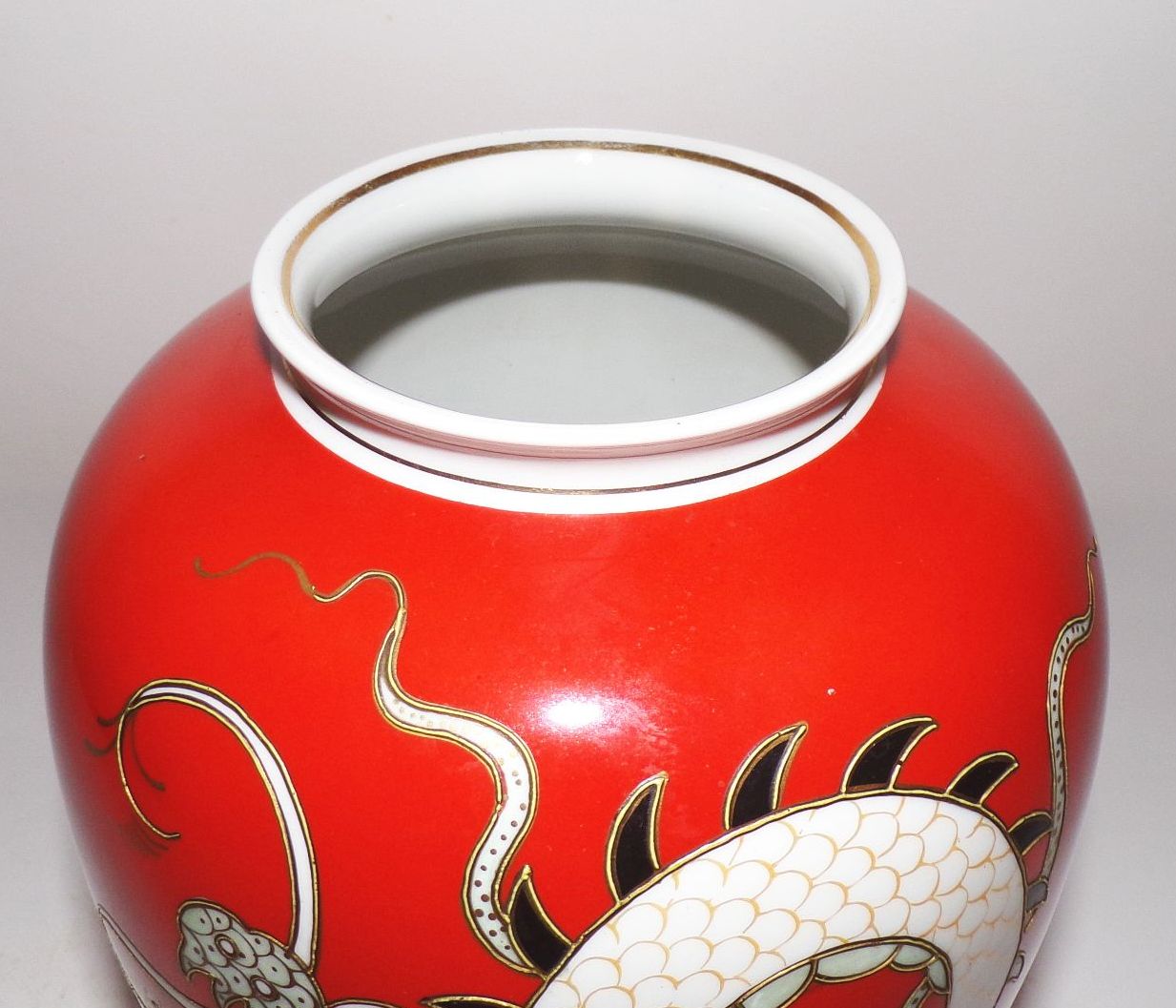 Schaubachkunst Vase Ming Drache Rot Goldrelief handbemalt Vintage 