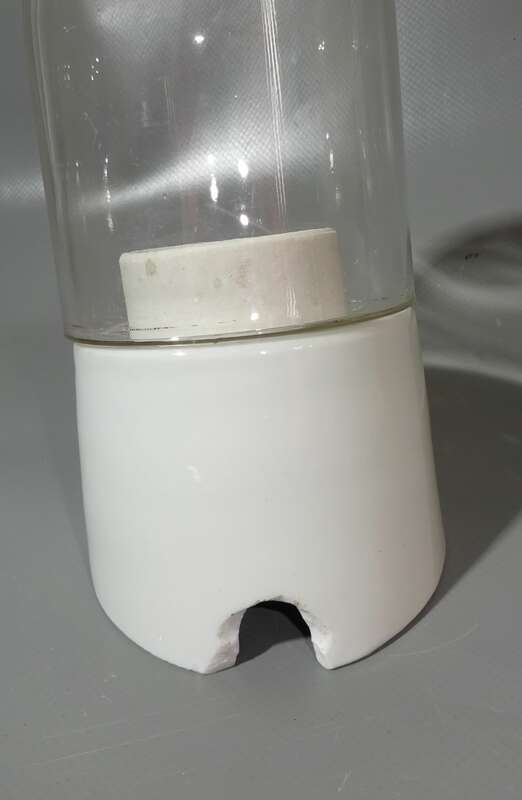 Alte kleine Glaskolbenlampe Porzellan Glas Kellerlampe Loft Vintage 