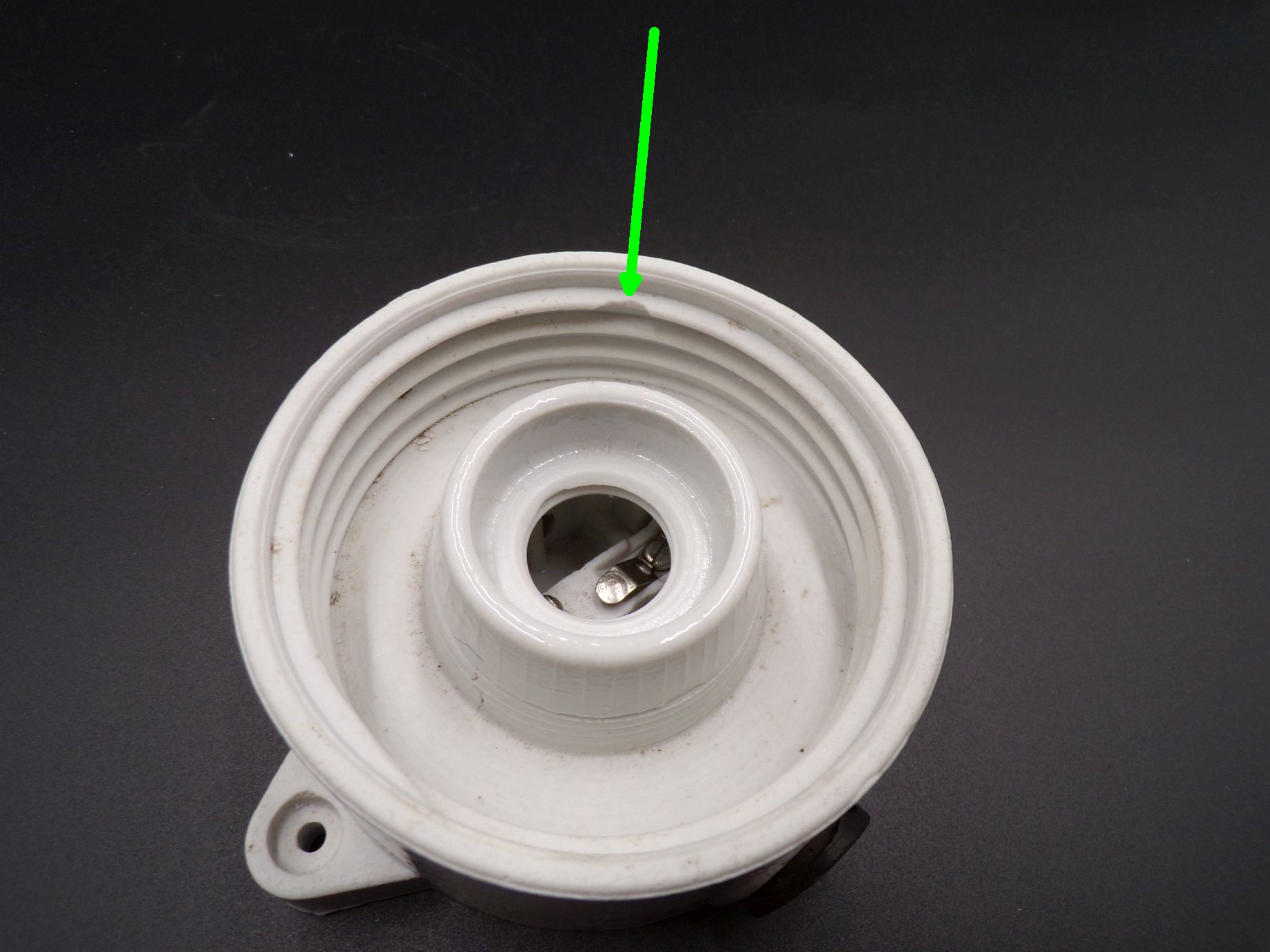 Alte Glaskolbenlampe Weiß Porzellan Glas Deckenleuchte Kellerlampe