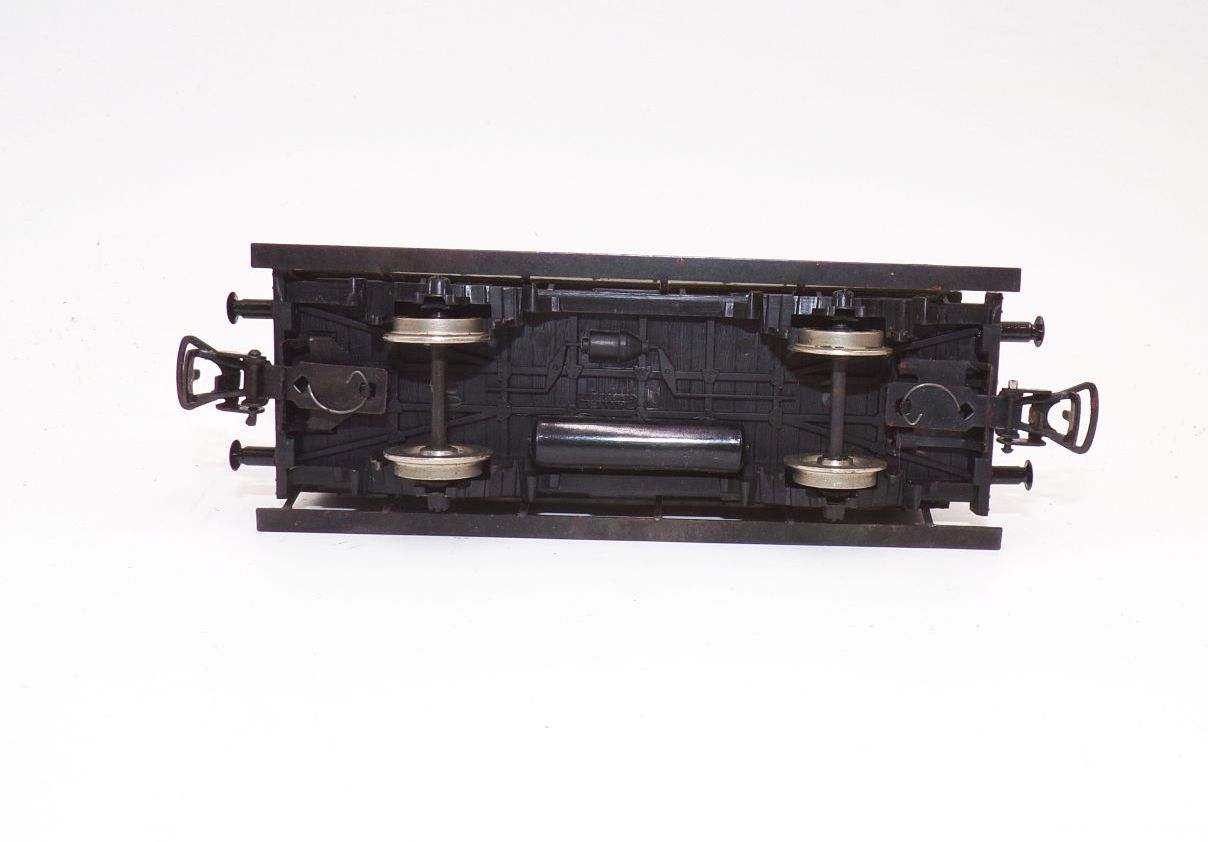 Piko 2achsiger Abteilwagen grün Spur H0