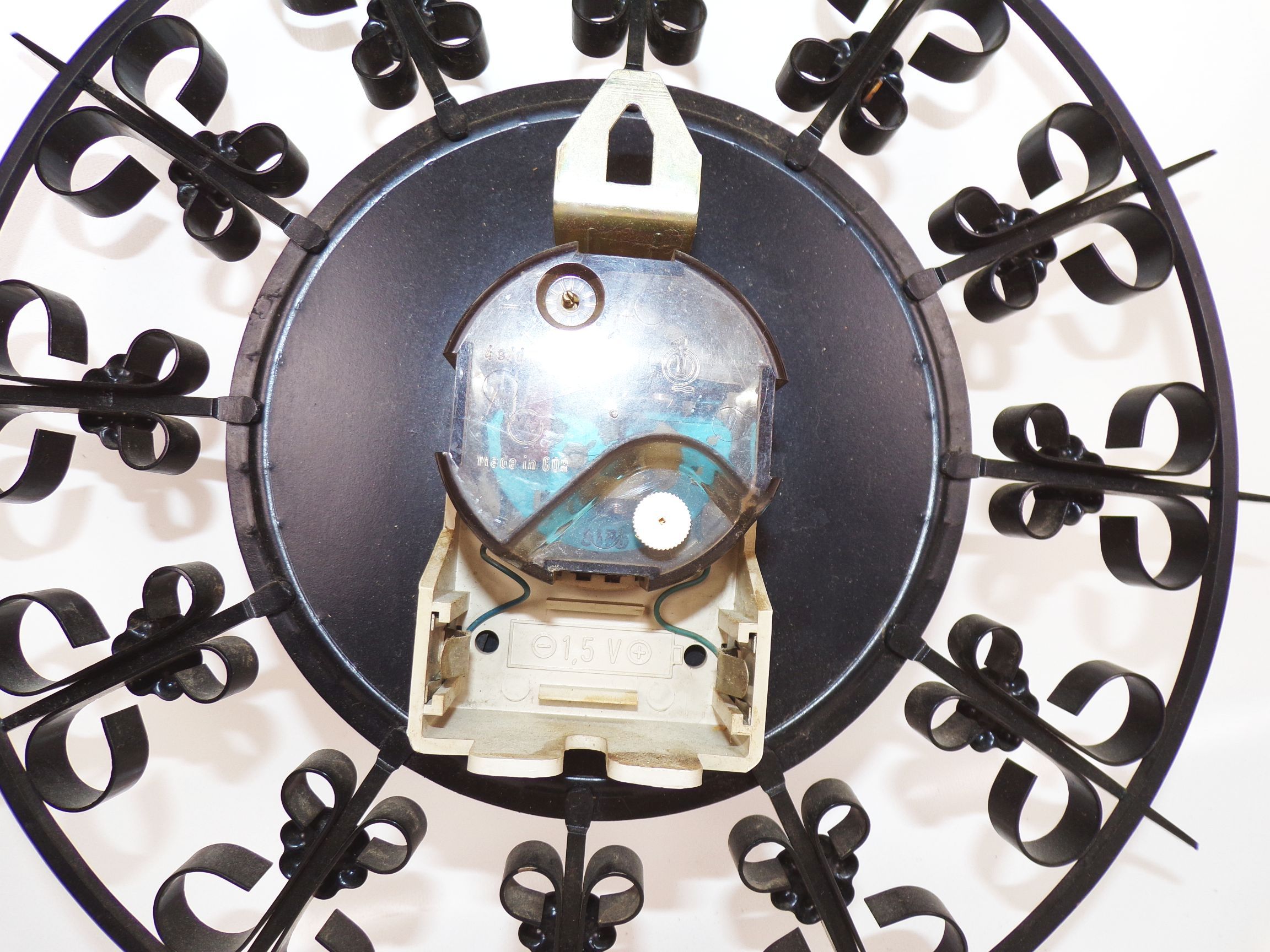 Weimar elektronic Wanduhr Made in GDR Metall Uhr vintage 