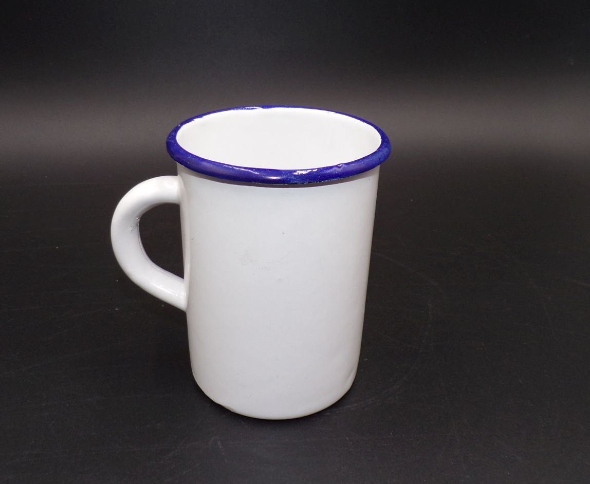 Alte Emaille Tasse Menur Weiß Blauer Rand Landhaus Deko Tippel 