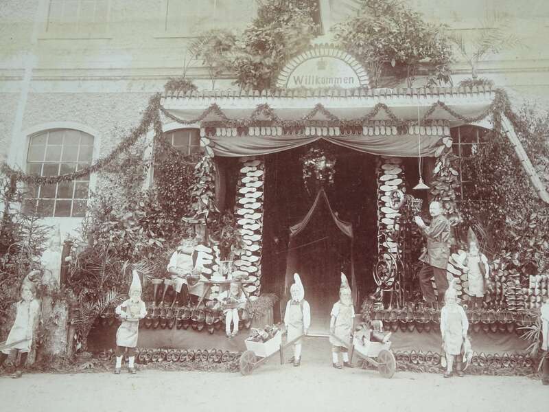 Pappfoto Seifhennersdorf 1907 August Oppelt Schuster Zwerge Königsbesuch Foto