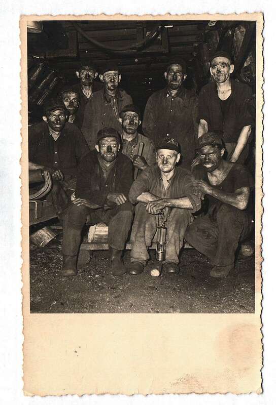 Foto Ak Bergarbeiter Bergbau Männer Arbeiter im Berwerk