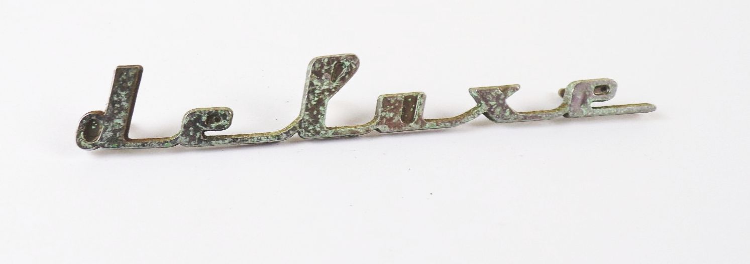 Alte Deluxe Schriftzug Emblem DDR für Wartburg Oldtimer Alte Deluxe Schriftzug Emblem DDR für Wartburg Oldtimer