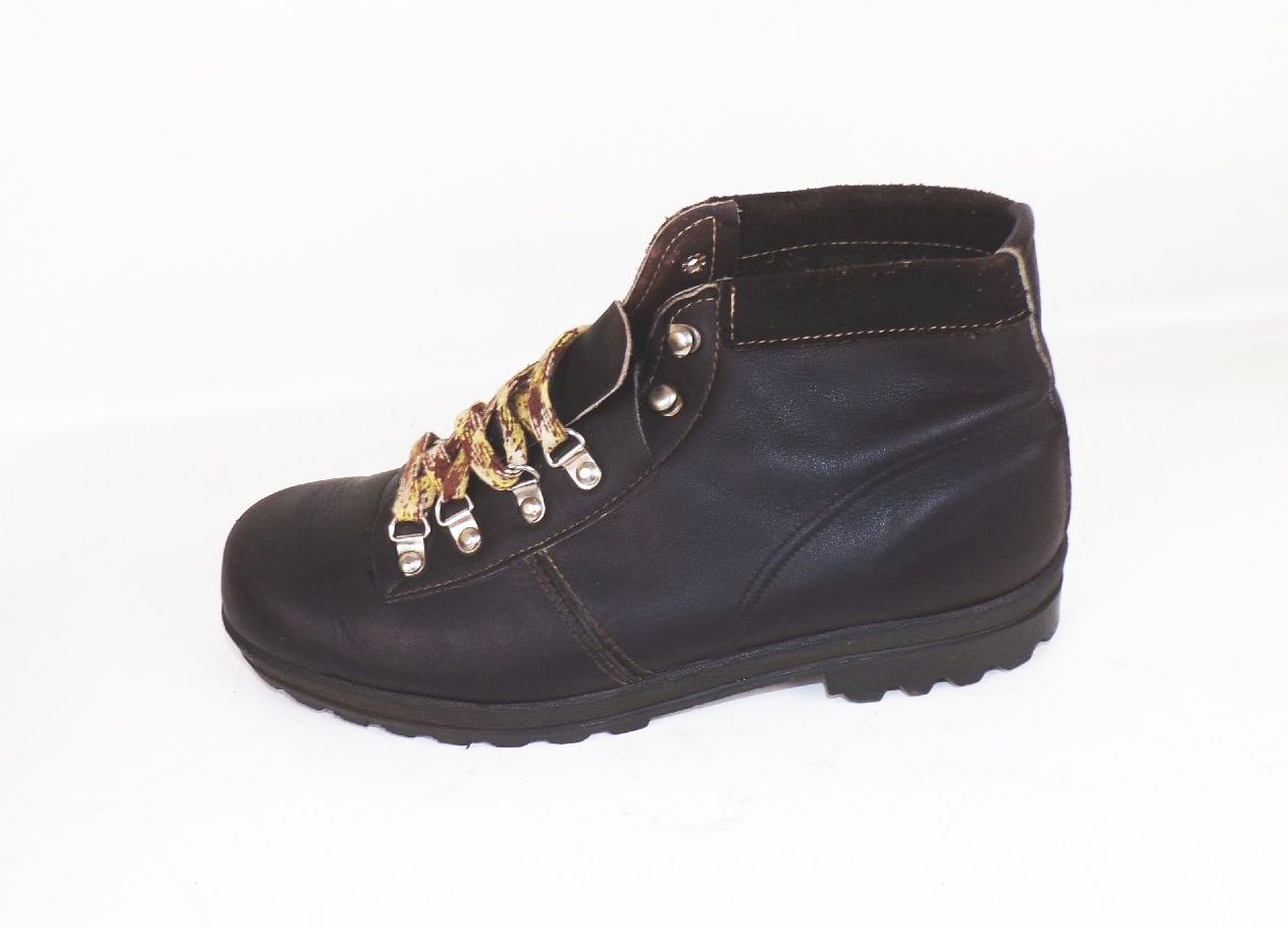 DDR Tourist Schuhe Bergsteiger Schuhe Wanderschuhe Größe 40 schwarz Lederschuhe 