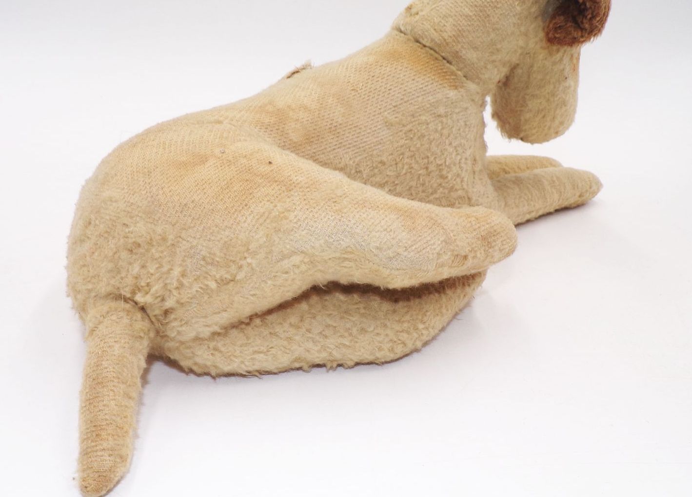 Alter Foxterrier Holzwolle Antik mit Glasauge Alter Foxterrier Holzwolle Antik mit Glasauge