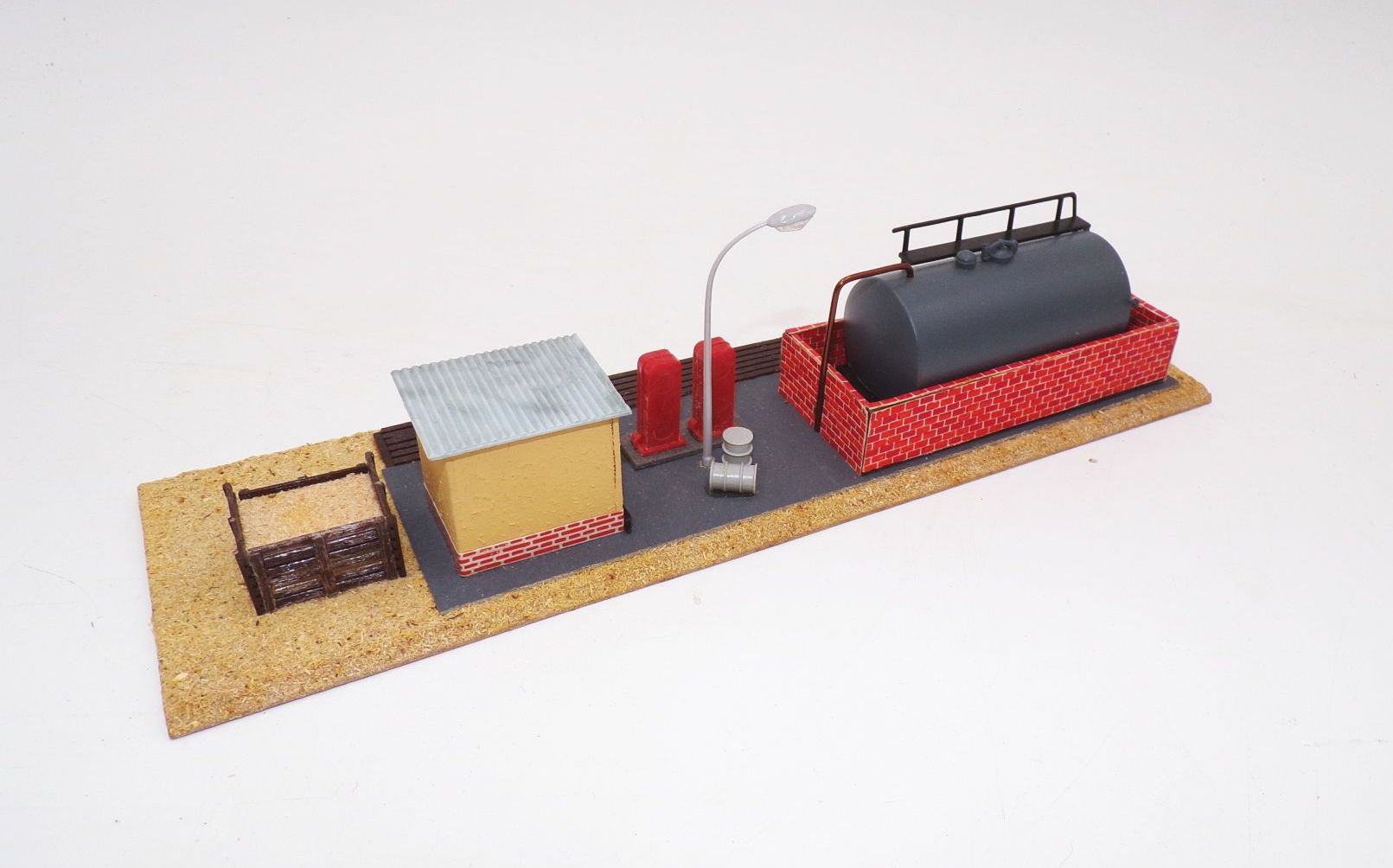 Temos Dieseltankstelle Spur H0 mit Originalkarton