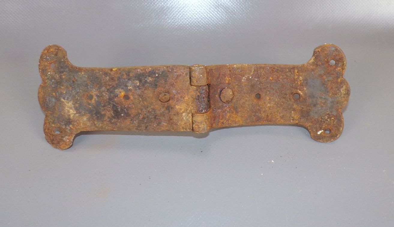 Altes Eisen Scharnier Antik Beschlag handgeschmiedet gewölbt wohl für Truhe