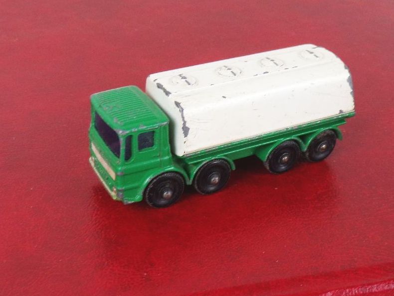Modellauto Lesney No 32 Leyland Petrol Tanker Modellauto Lesney No 32 Leyland Petrol Tanker