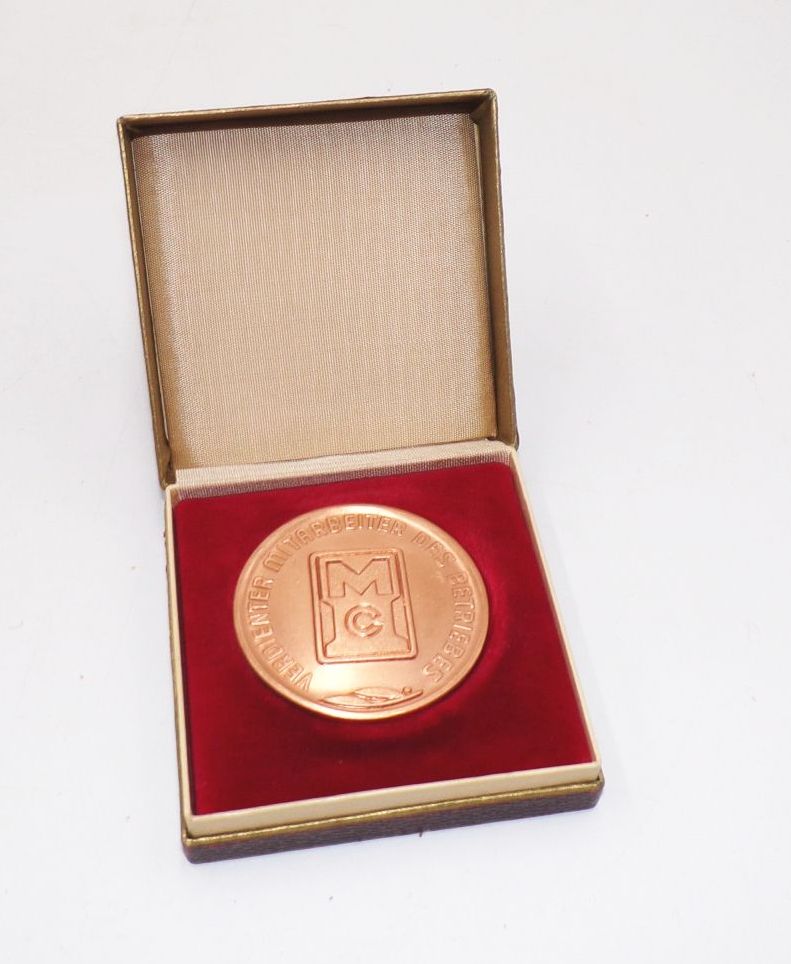 Medaille Verdienter Mitarbeiter des Betriebes VEB Motorenwerk Cunewalde Medaille Verdienter Mitarbeiter des Betriebes VEB Motorenwerk Cunewalde