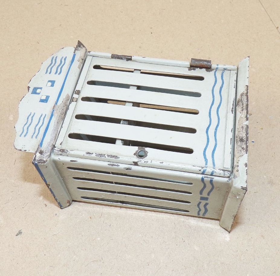 Alter Eierschrank für Puppenstube aus Blech Jugendstil Wandschrank 