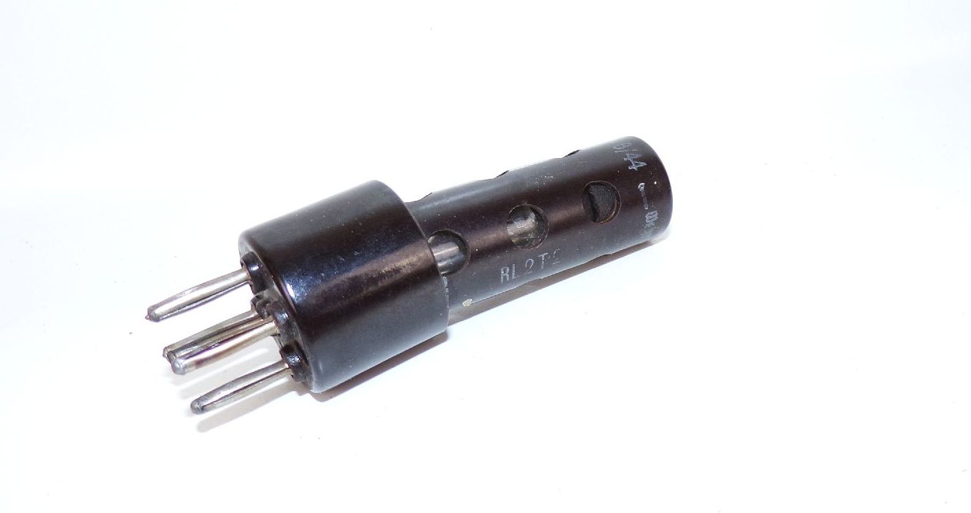 Röhre RL 2 T2 der Wehrmacht Bakelit Konvolut tubes