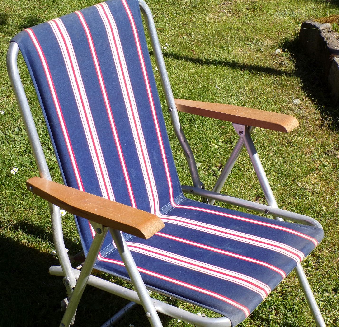 Alter Campingstuhl DDR Alu Polsterstoff Blau Weiß Rot Klappstuhl