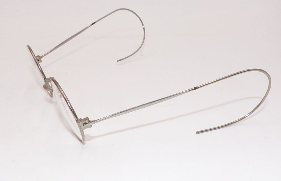 Dienstbrille 2 Weltkrieg Blechdose mit Nickelbrille Original Dienstbrille 2 Weltkrieg Blechdose mit Nickelbrille Original