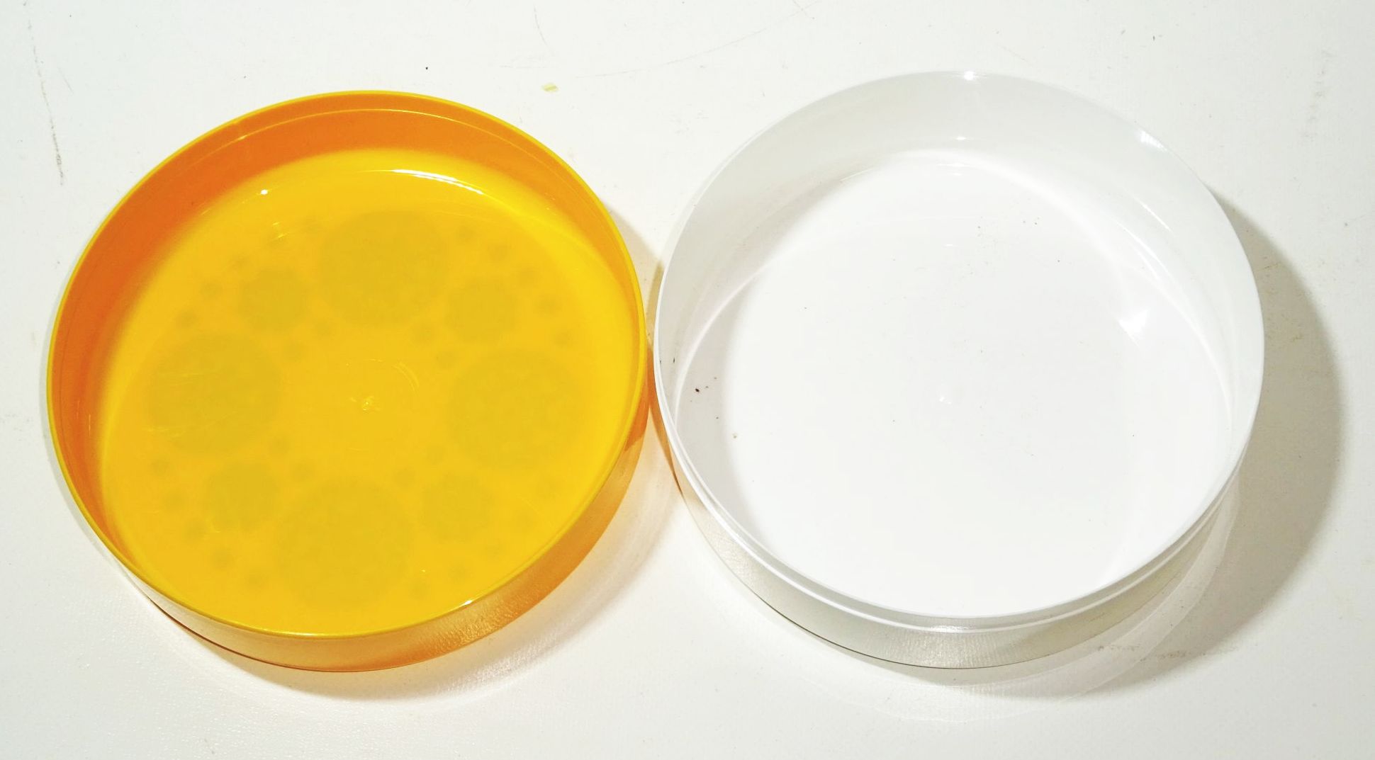 DDR Plastik Dose Küchen Behälter Keksdose Kunststoff Gelb blau weiss Deko