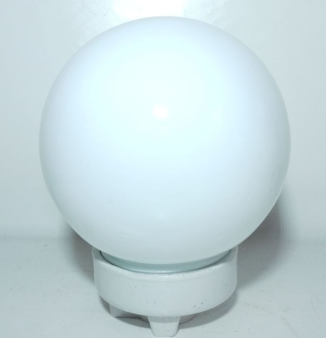 Alte Kugellampe IP41 Glas Weiß Außenlampe Porzellan Fassung