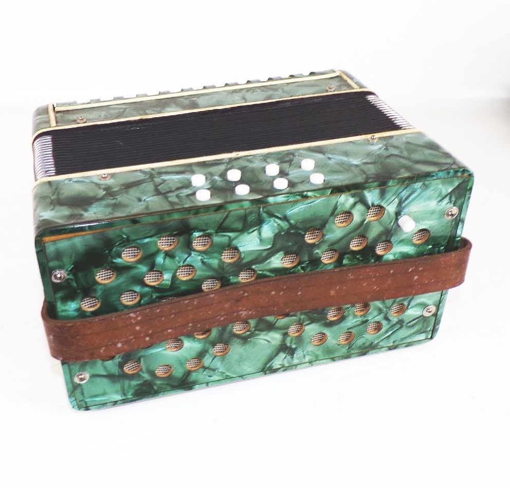 Altes Akkordeon Paul Fischer Klingenthal Originalkarton Altes Akkordeon Paul Fischer Klingenthal Originalkarton