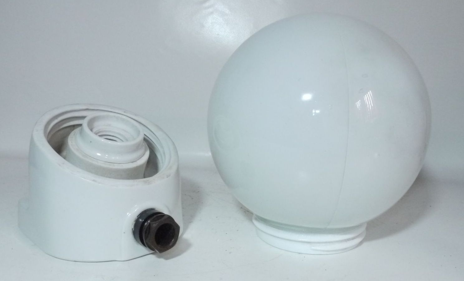 Alte Kugellampe Glas Weiß Außenleuchte E27 Art Deco schräg