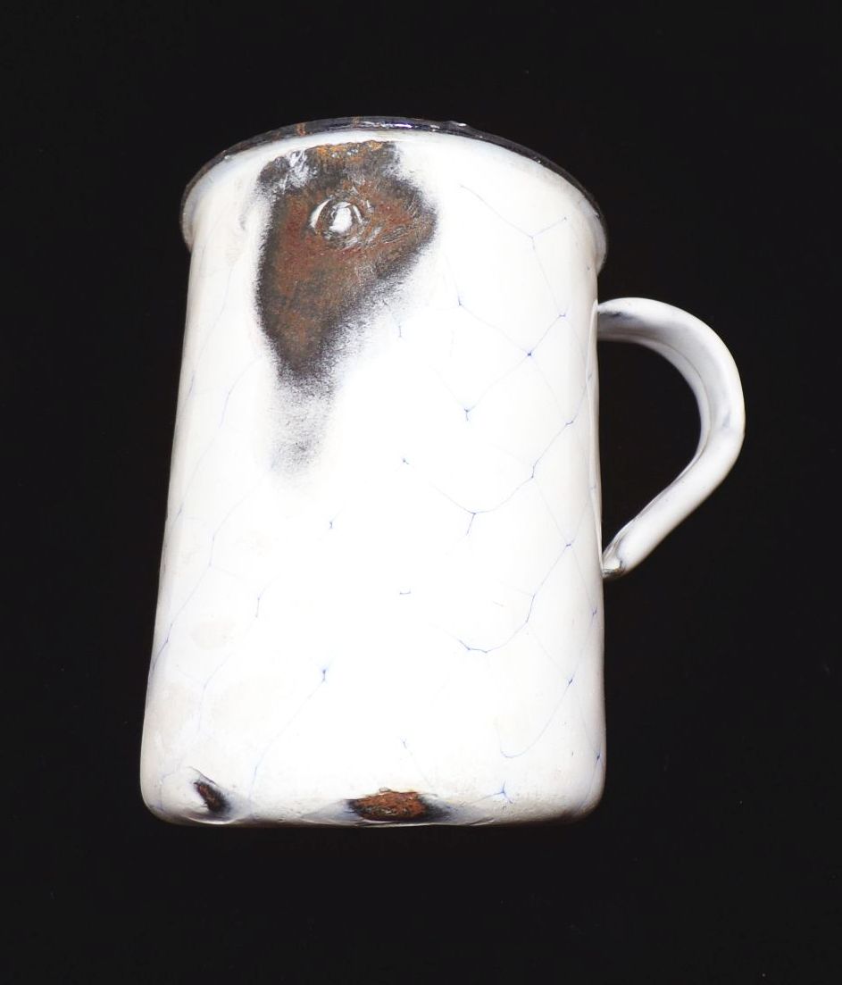 Alte Emaille Tasse Wabenmuster Netzdekor Blau Weiß Shabby Pflanzgefäß Alte Emaille Tasse Wabenmuster Netzdekor Blau Weiß Shabby Pflanzgefäß