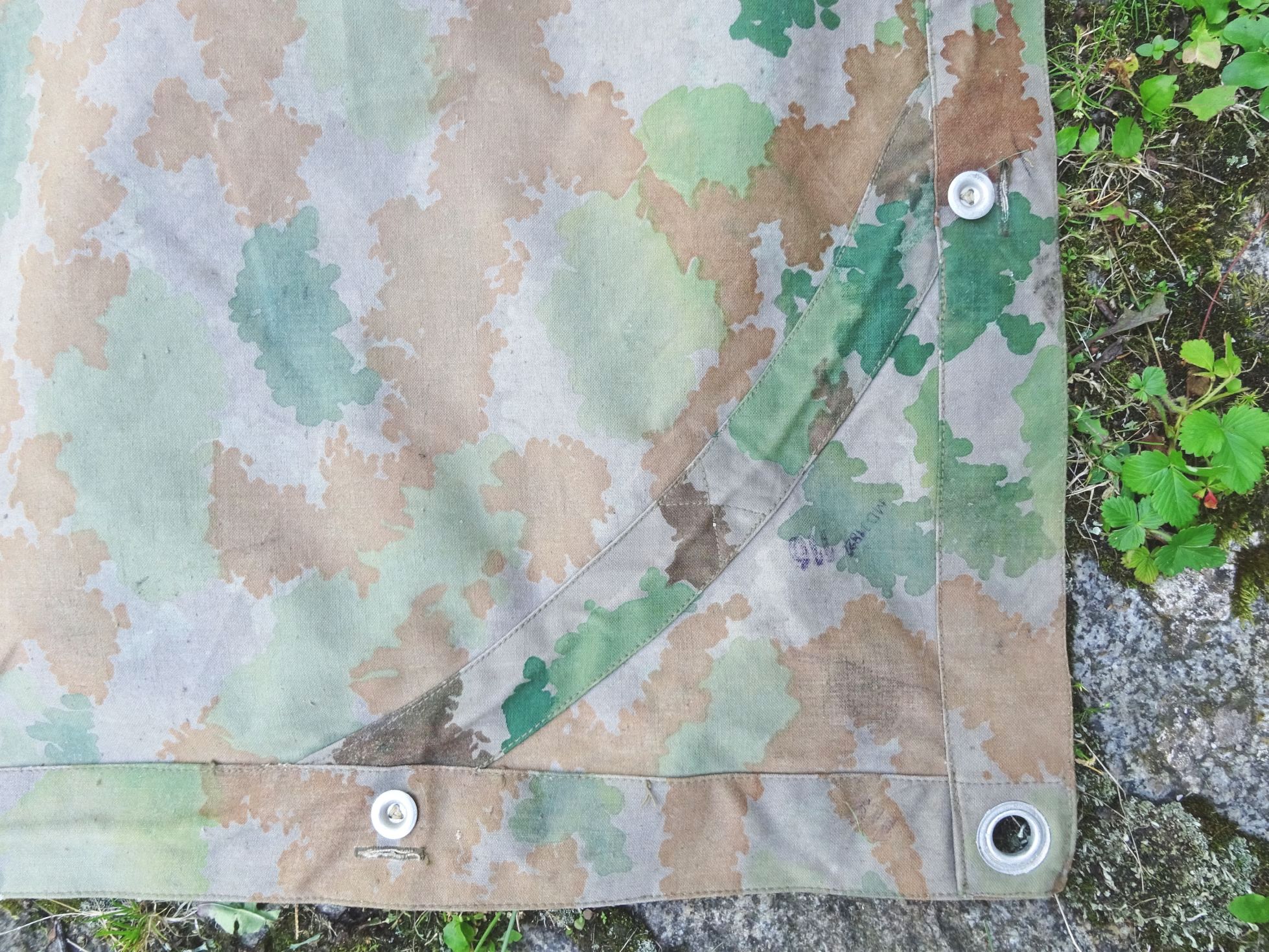 Alte Zeltplane Blumentarn NVA mit Stempel Alte Zeltplane Blumentarn NVA mit Stempel
