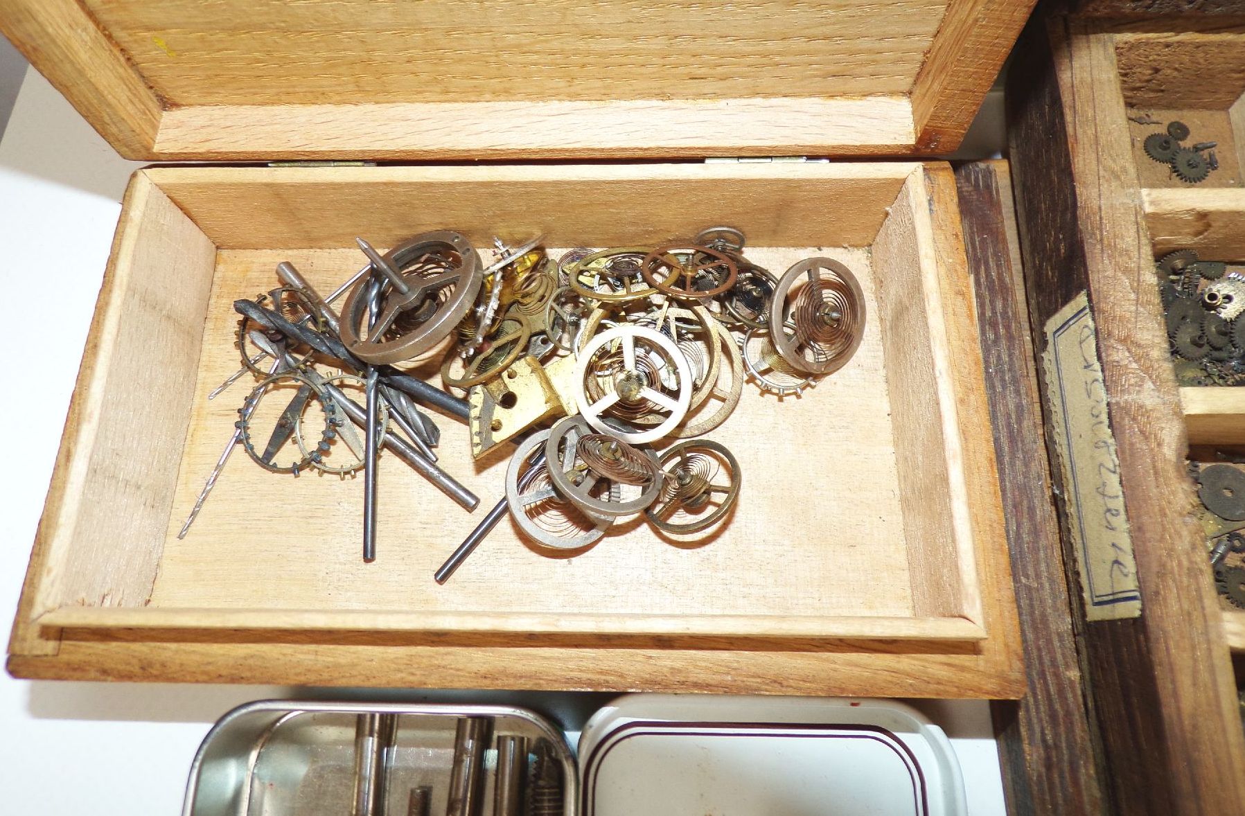 Konvolut Uhrmacher Ersatzteile Werkzeug Bastlerware Kleinteile 