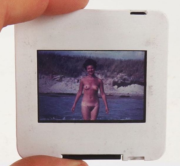 7 x Farbdia nackte Frau DDR Strand 1950er Akt Strandschönheit Dia naked 