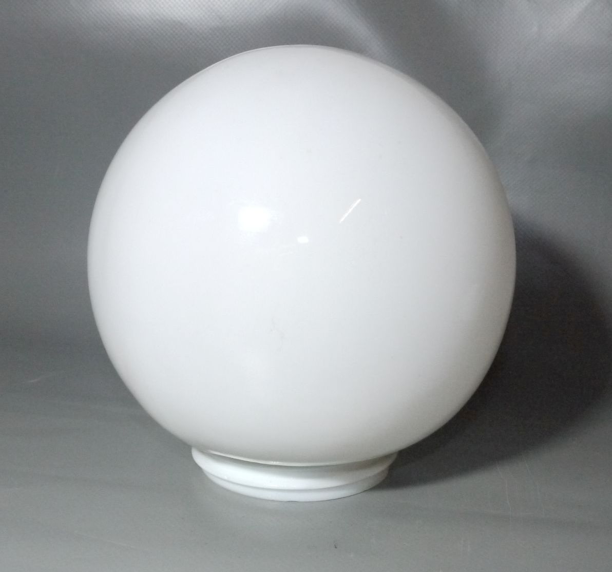 Alte Deckenlampe Kugel Glas Weiss Leuchte Kellerlampe Porzellan Fassung