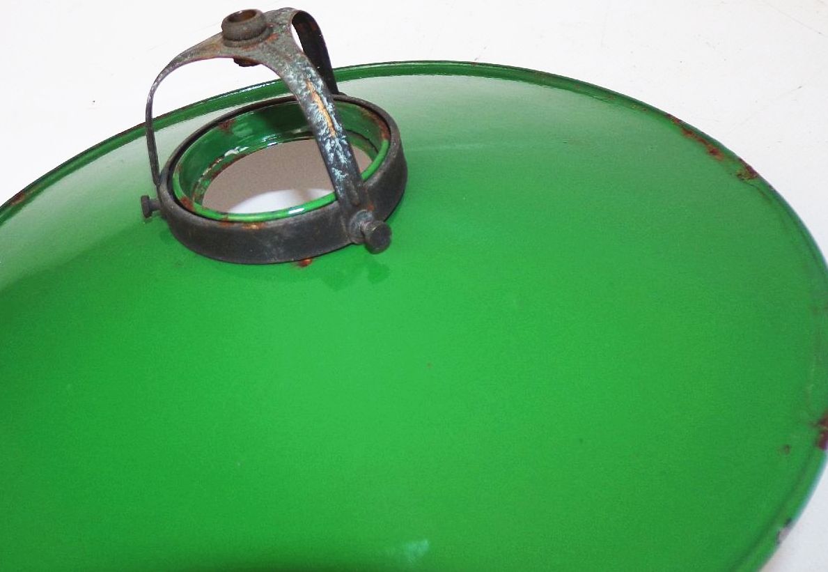 Alter Emaille Lampenschirm Grün Weiss Durchmesser mit Schirmhalter