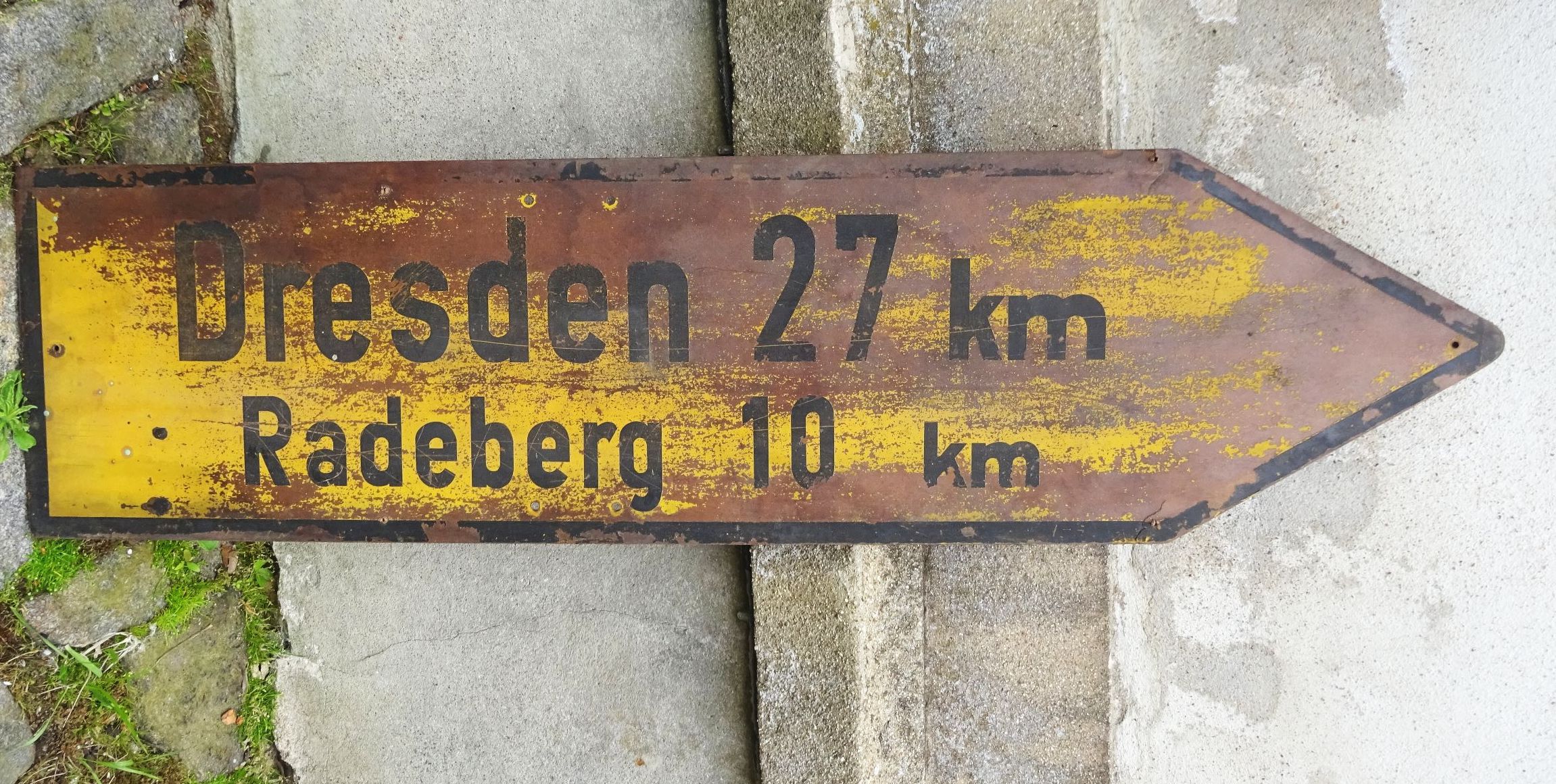Altes Straßenschild Dresden Radeberg Wegweiser Oldtimer Garage Deko 