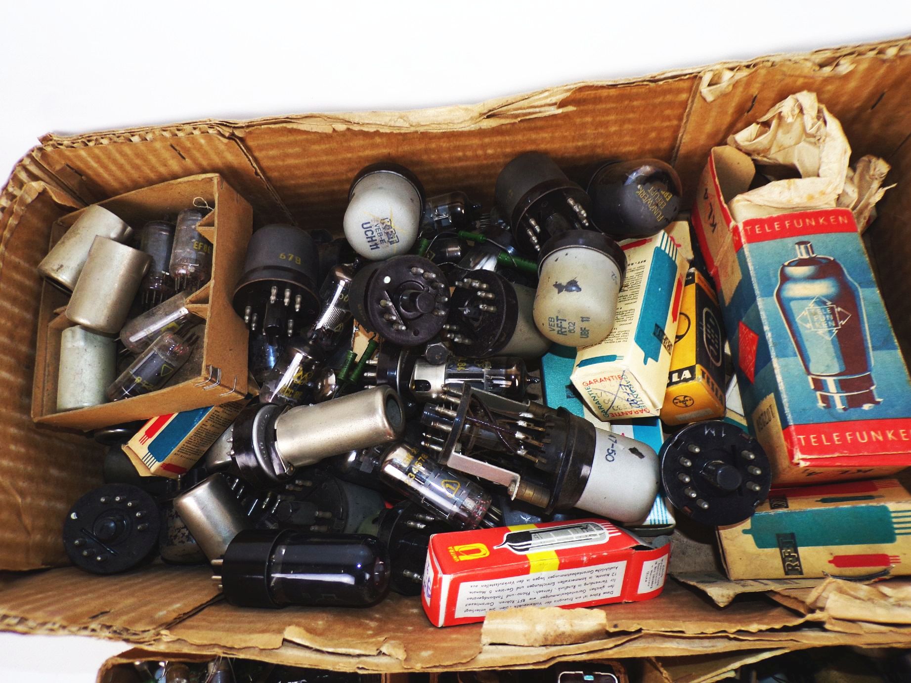 Konvolut Radioröhren Sockel Widerstände Bastlerware 