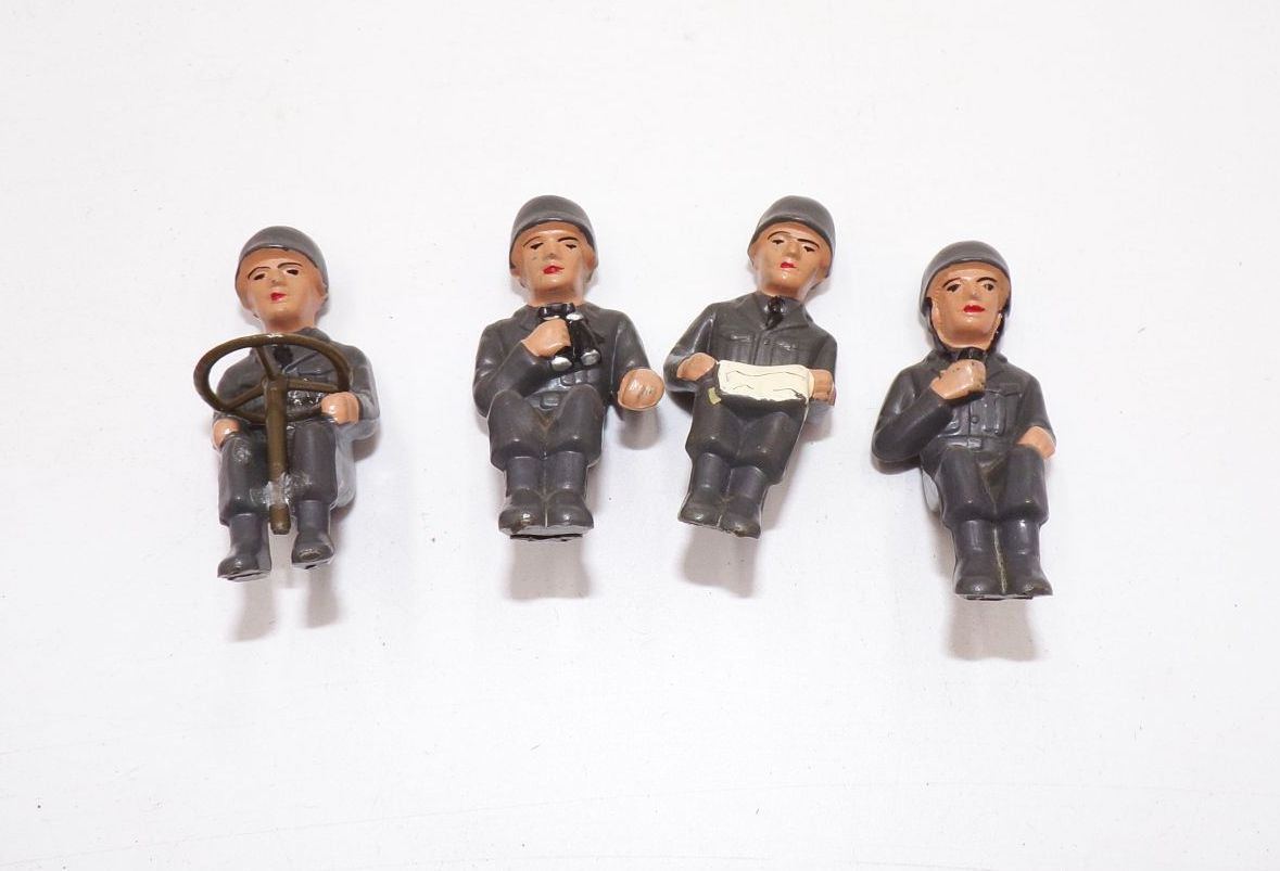 4 sitzende Bundeswehr Soldaten Fahrer Figuren 