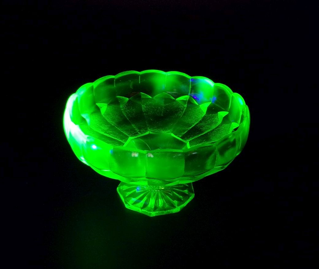 Alter Schale Uranglas Grün Pressglas Fluoreszierend Konfektschale