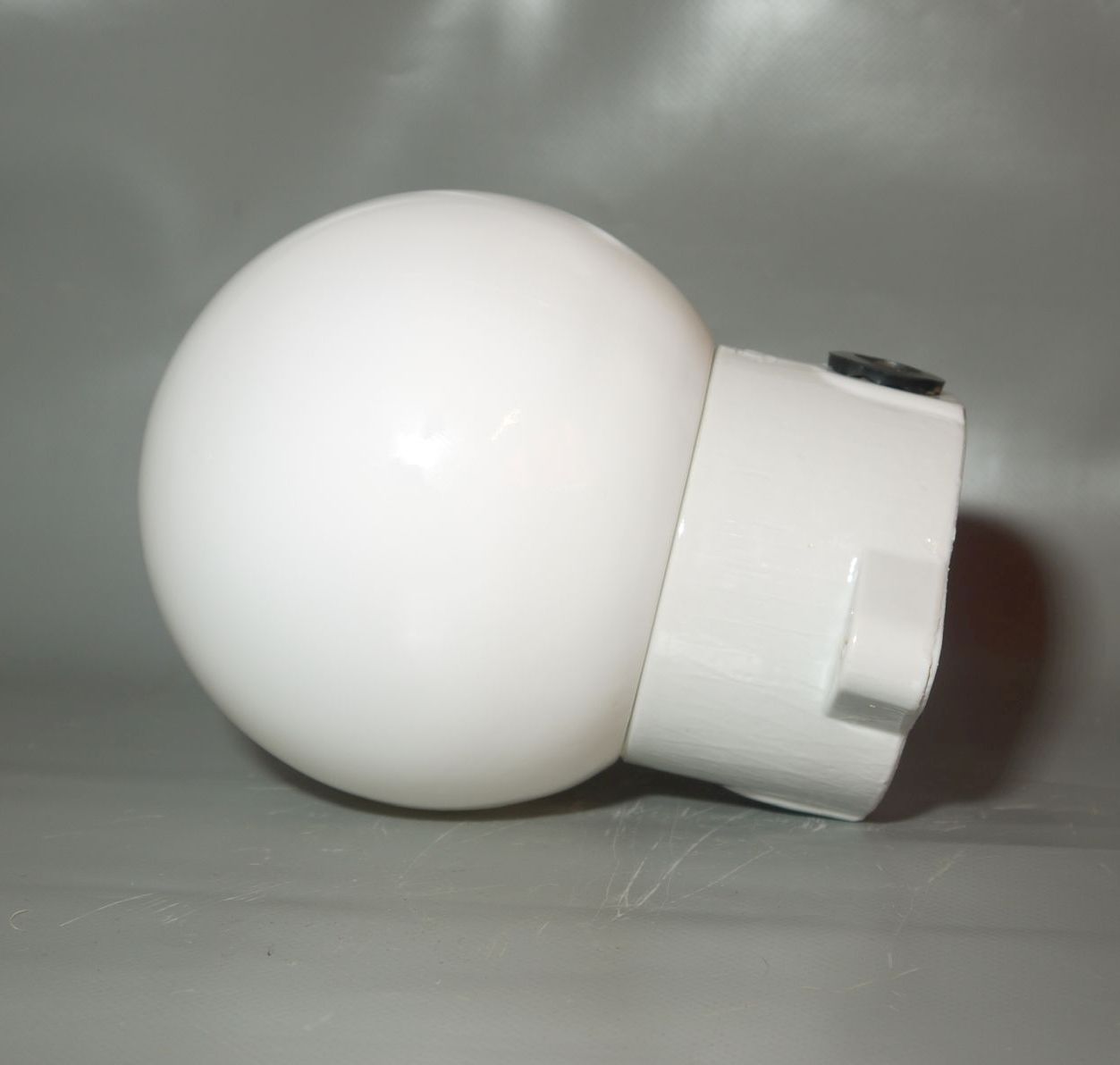 Alte Lampe Glaskugel Leuchte E27 Porzellan Fassung Kellerlampe