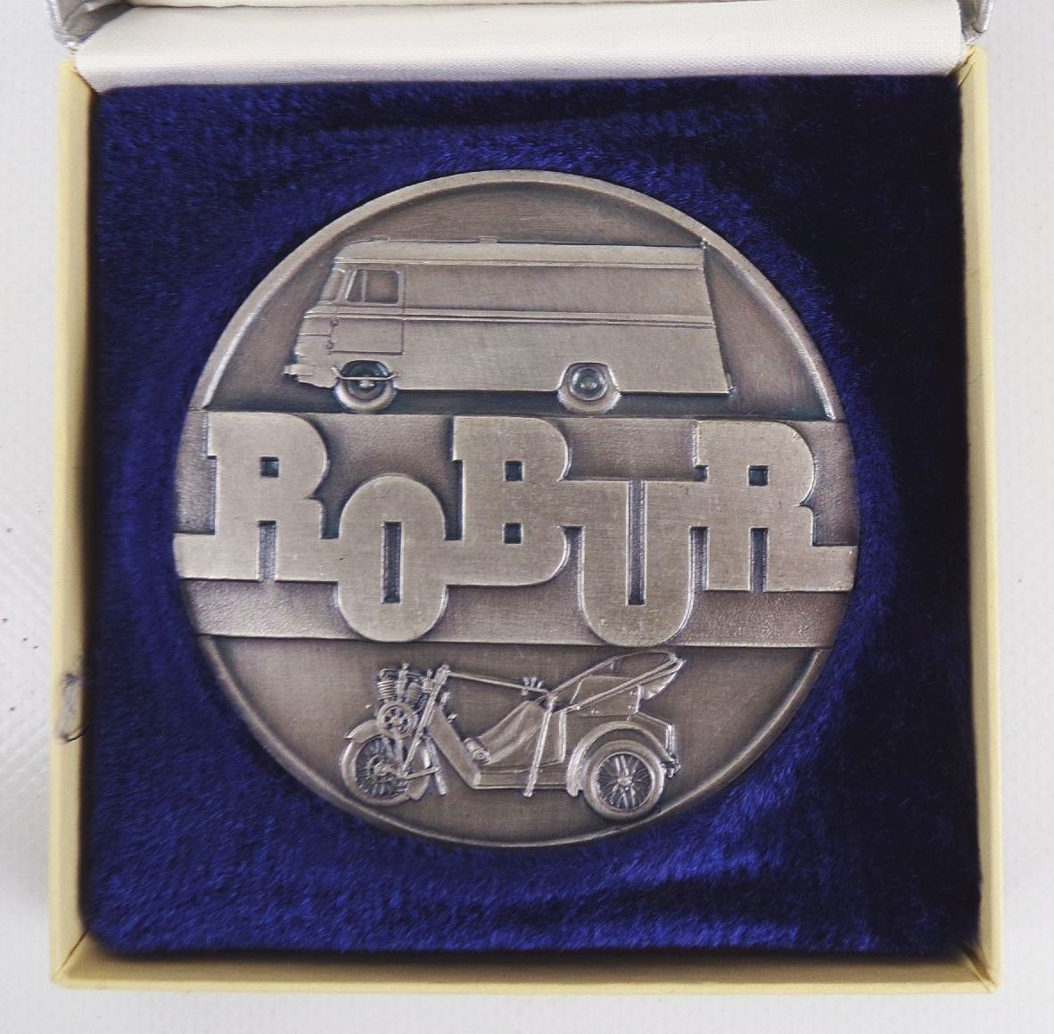 Robur Medaille Für langjährige Mitarbeit Silber Stufe Etui Anstecknadel DDR