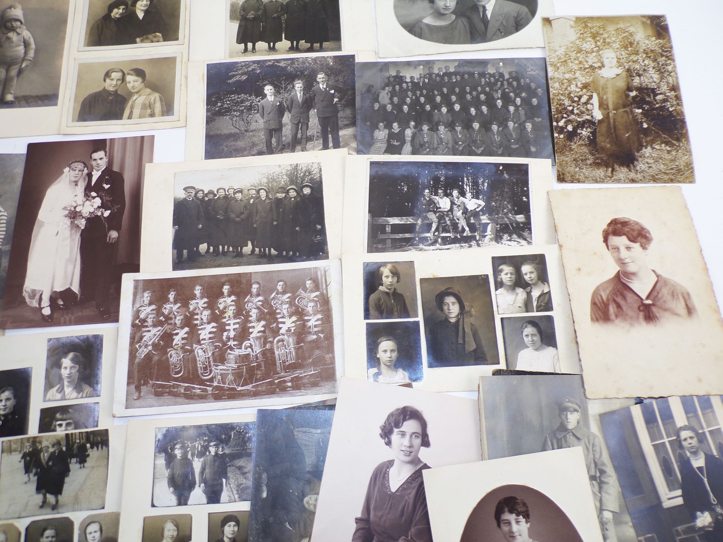 Foto Konvolut Heilsarmee Uniform Portraits um 1920 bis 1930er 