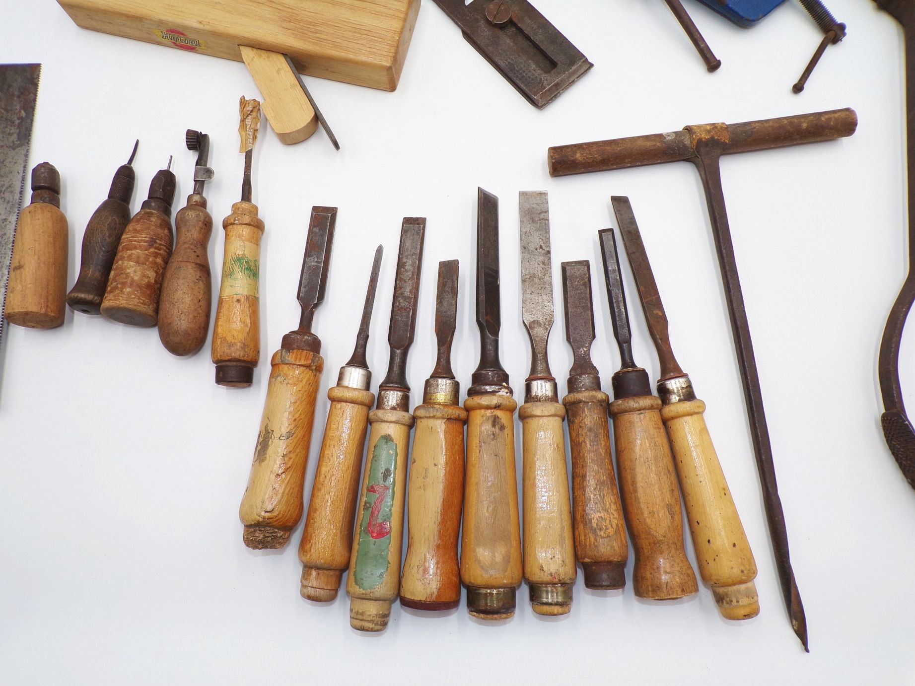 Altes Werkzeug Hobel Schraubstock Säge Bohrer Stemmeisen Tischler Schreiner