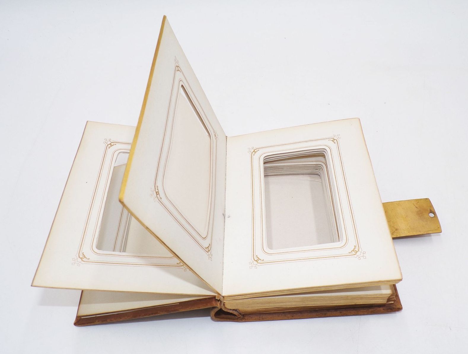 Fotoalbum um 1880 Ledereinband Messing Verschluss Leer Fotoalbum um 1880 Ledereinband Messing Verschluss Leer