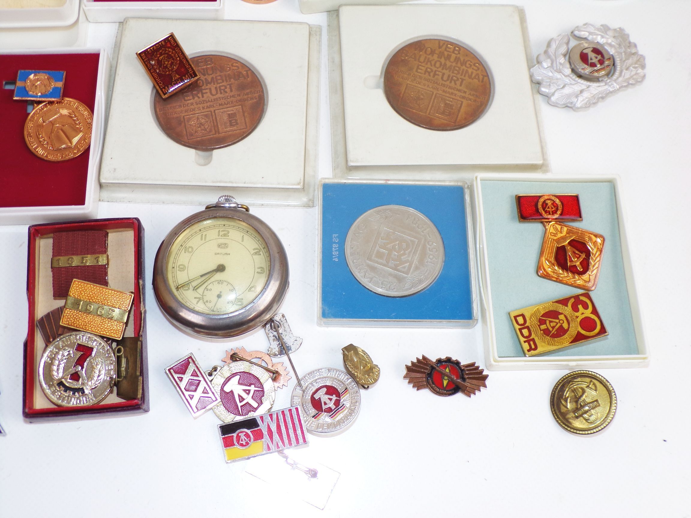 Konvolut DDR Abzeichen Orden Medaillen 