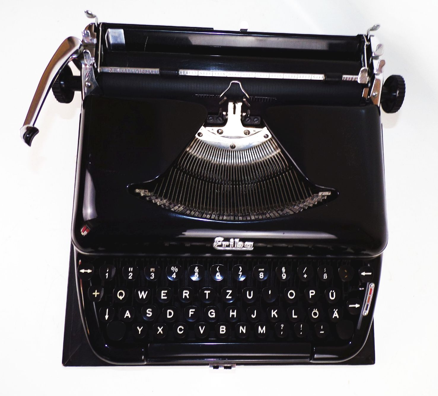 Erika Schreibmaschine mit Koffer schwarz typewriter