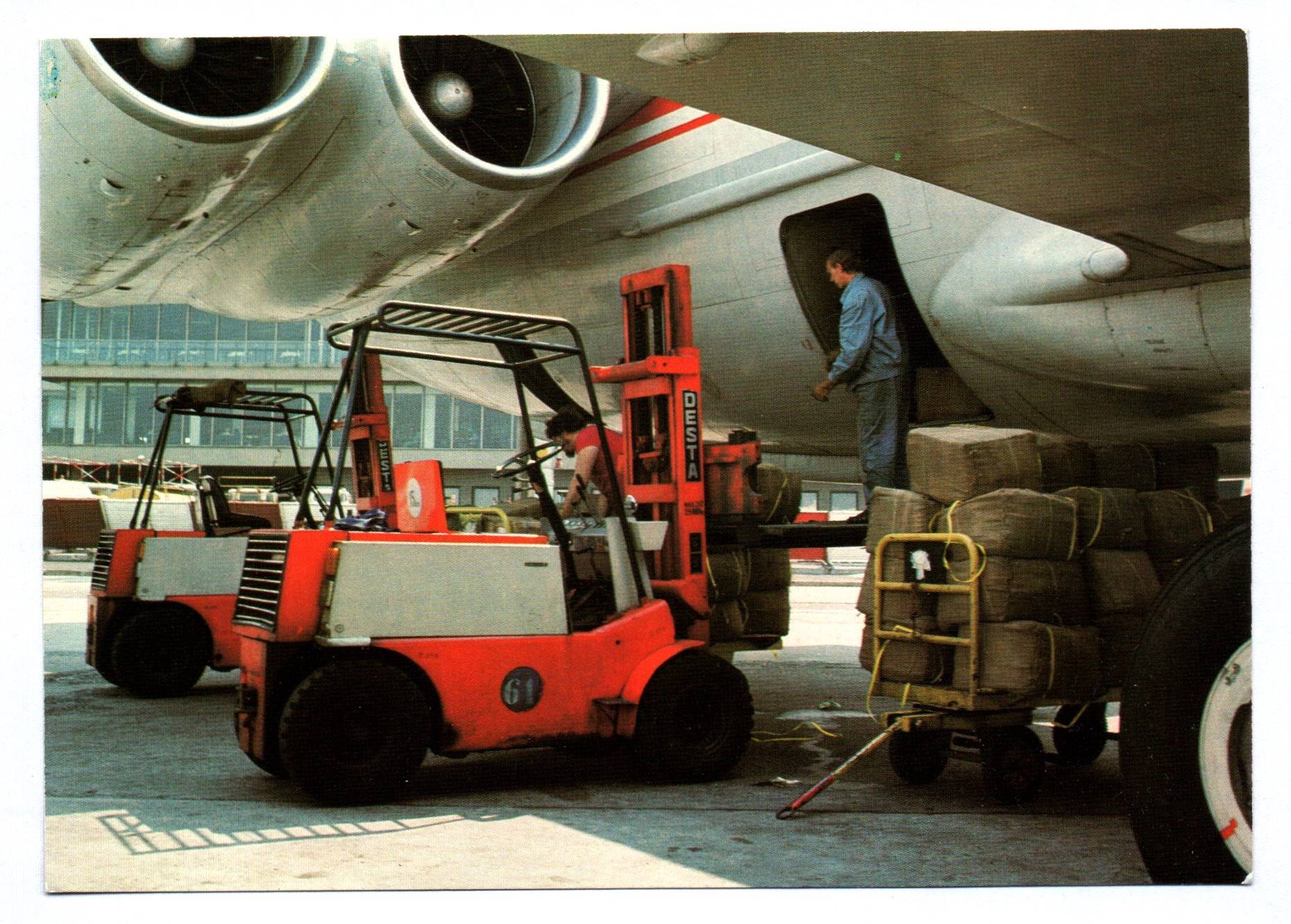 Foto Ak Flugzeug Verladung Gabelstapler Desta CSA Czechoslovak Airlines