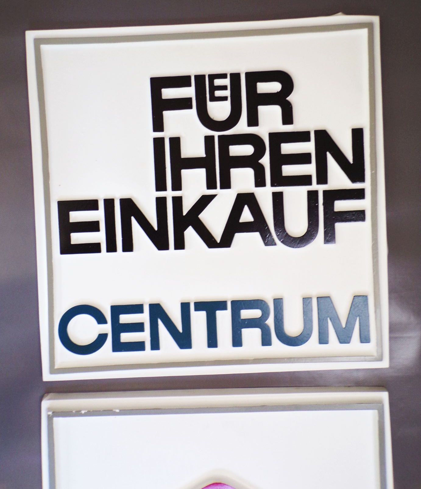 Centrum Warenhaus Schilder Kunststoff Plaste 1970er DDR GDR Reklame