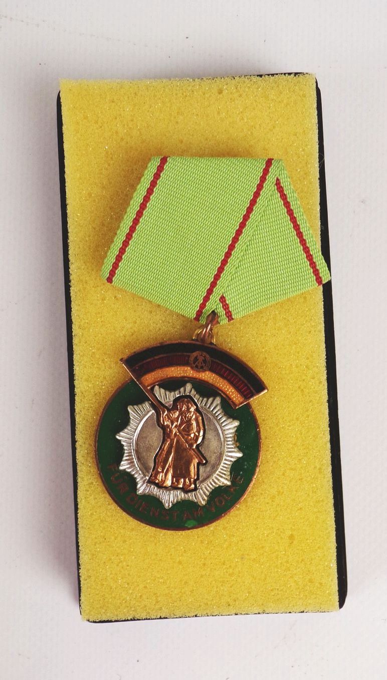 Volkspolizei Abzeichen Für Dienste am Volke DDR VP Etui