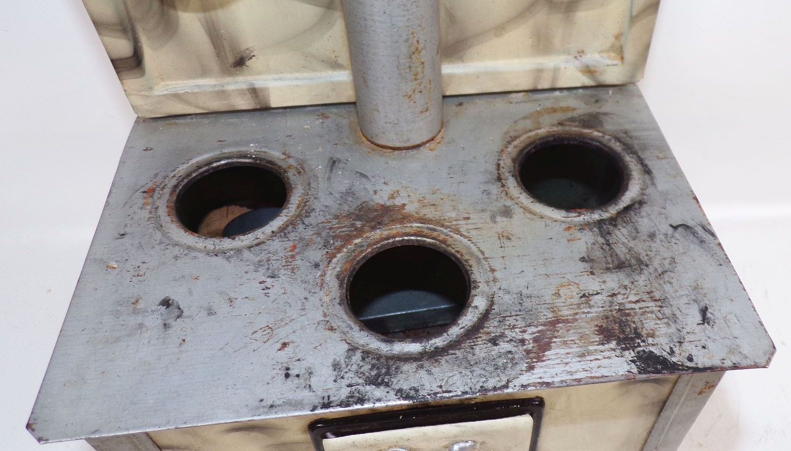 Konvolut Puppenküche Möbel Emaille Geschirr Puppenherd Porzellan 