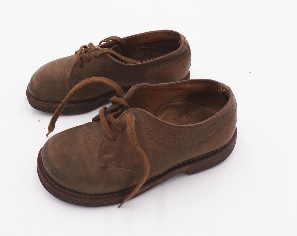 Alte Schuhe aus Leder Kinderschuhe Größe 30 Deko Vintage Straßenschuhe