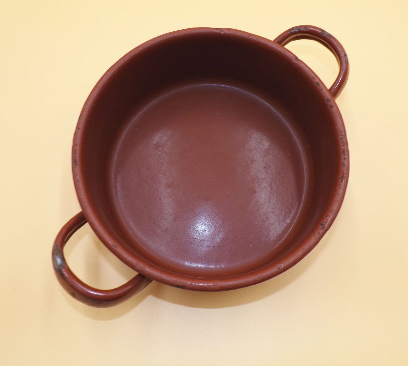 Alter Emaille Topf klein braun Pflanzgefäß Alter Emaille Topf klein braun Pflanzgefäß