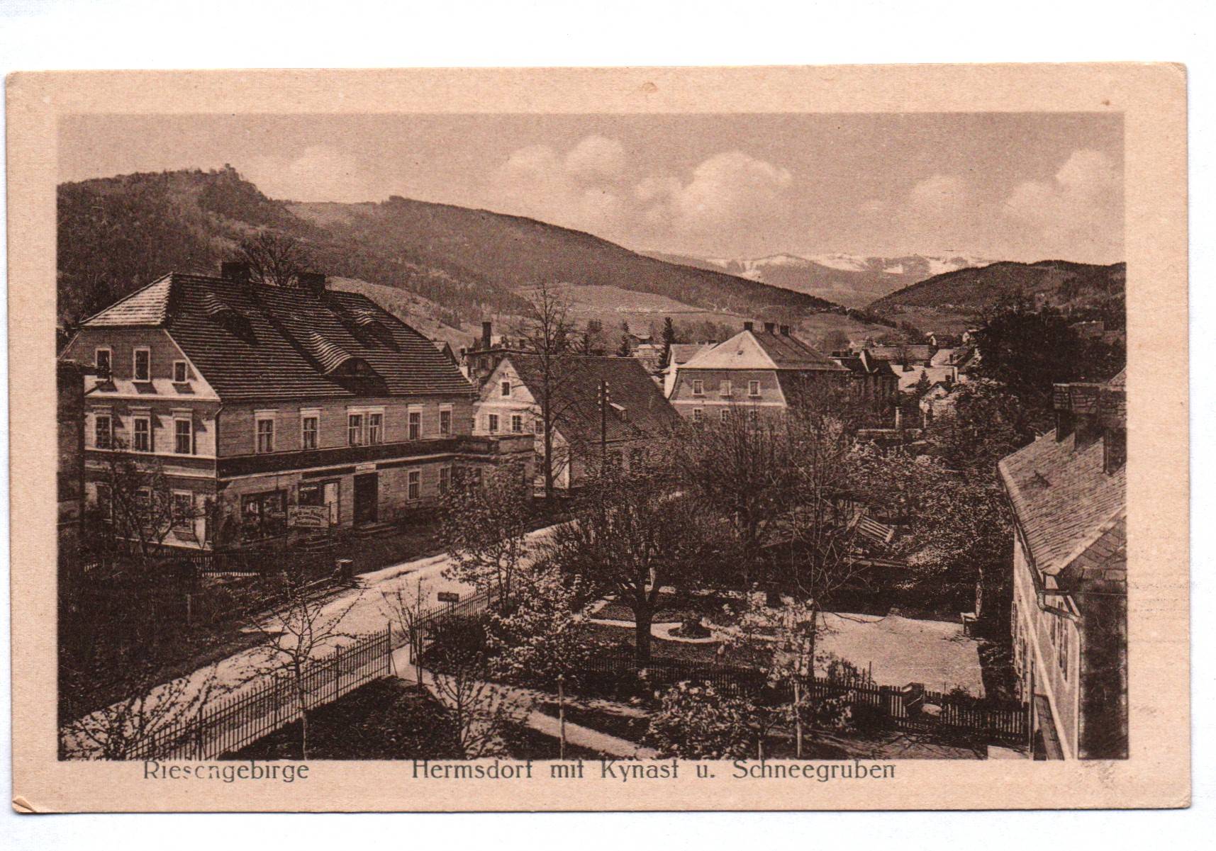 Ak Riesengebirge Hermsdorf mit Kynast und Schneegruben 