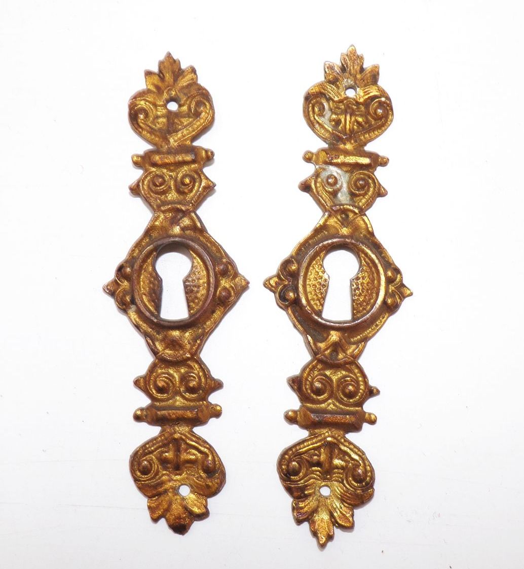 Alte Möbelbeschläge Messing 2 x Beschlag Schlüsselloch Gründerzeit um 1880