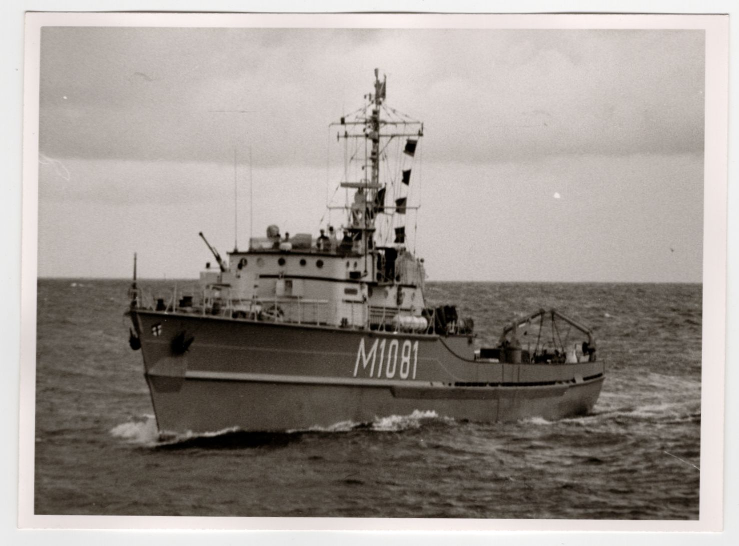 3 x Foto Bundesmarine M1081 Küsten Minensuchboot